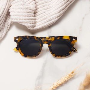 Diff Eyewear x Harry Potter - Hufflepuff Tortoise Wayfarer Sunglasses